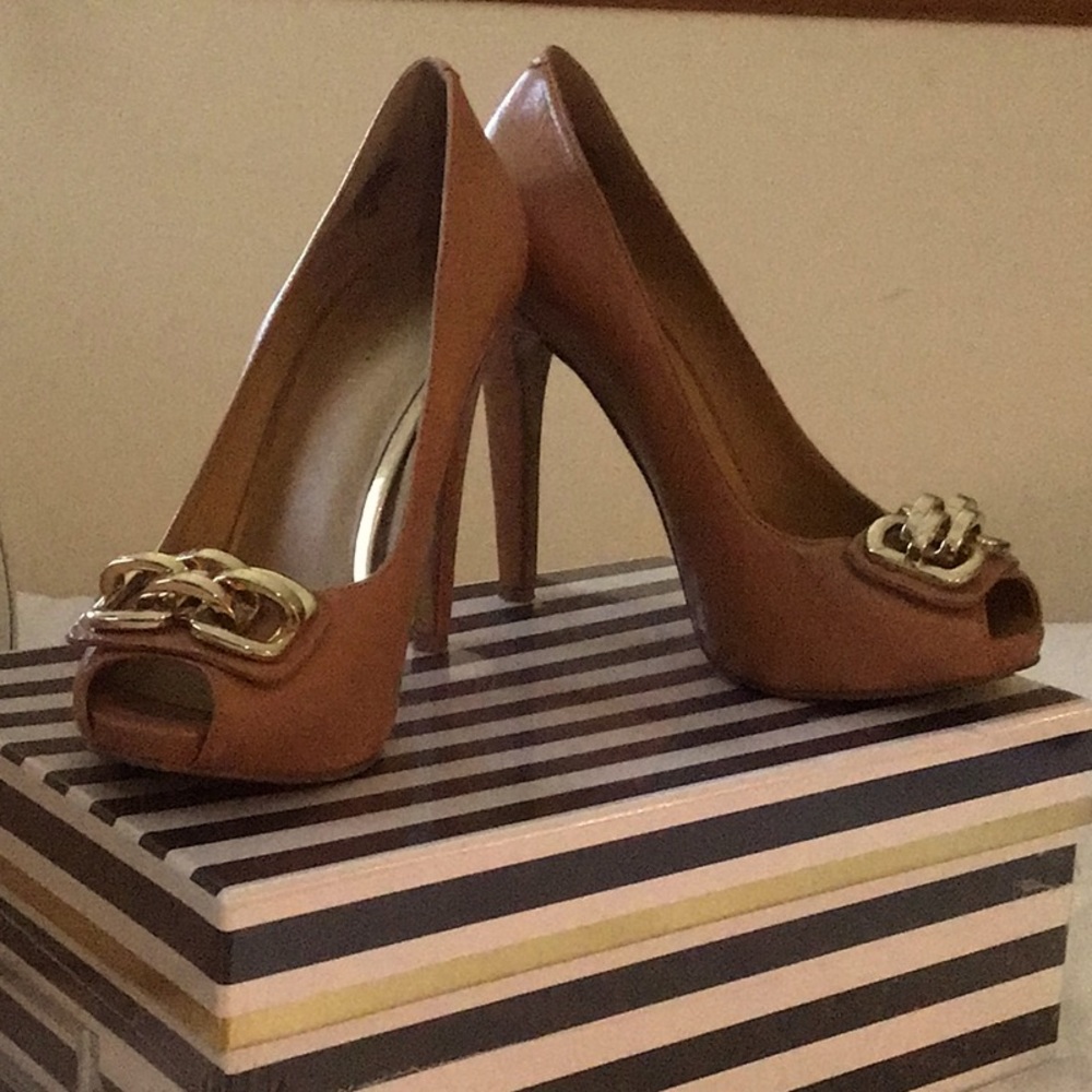 Nine West Heels Tan Peep Toe gold